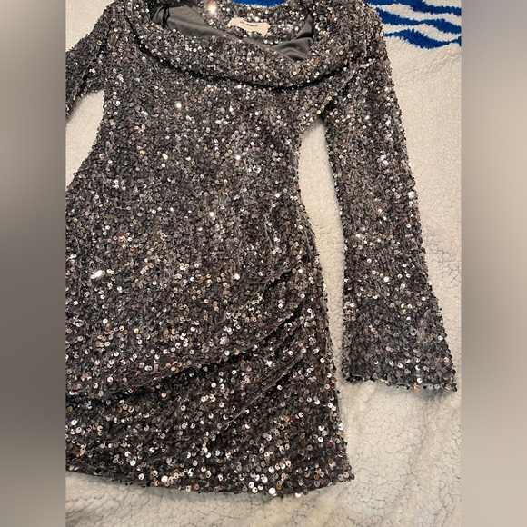 4th & Reckless - Cowl neck velvet/sequin dress - Picture 3 of 8